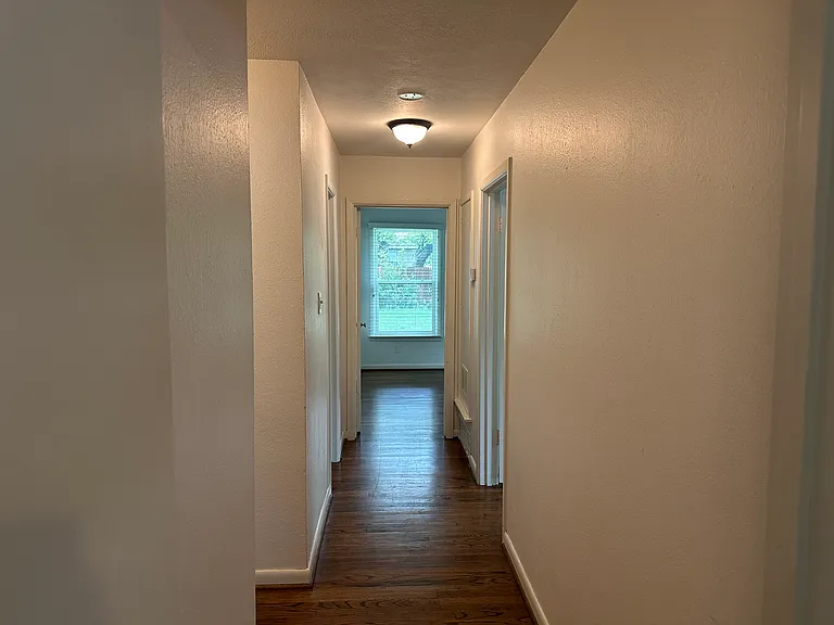 1201 W Lovers Ln — Photo 29