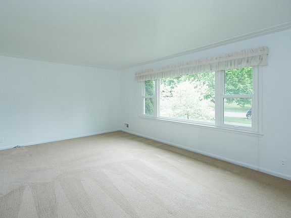 3414 Croyden Ave-104