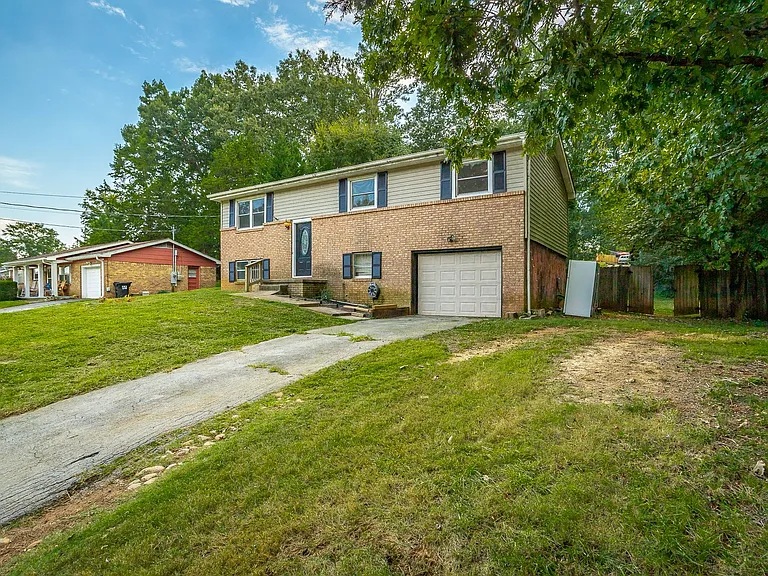 1364 Meadowood Dr — Photo 38