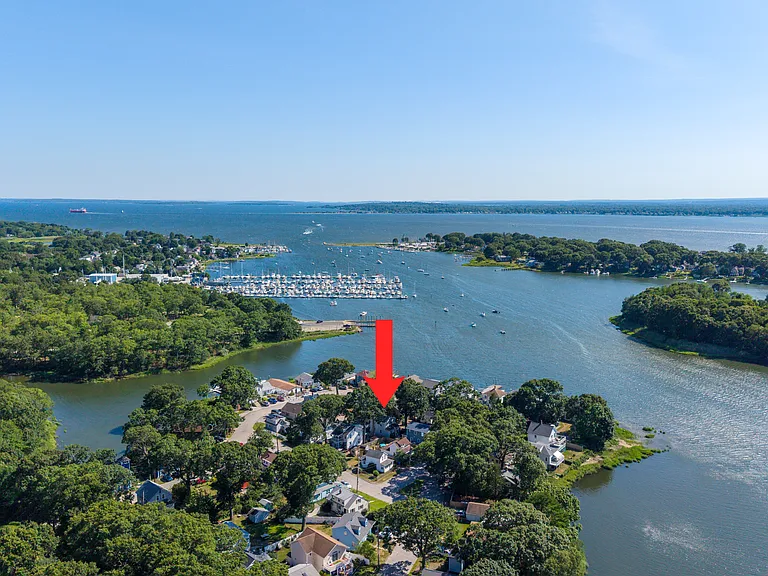 46 N Shore Dr — Photo 2