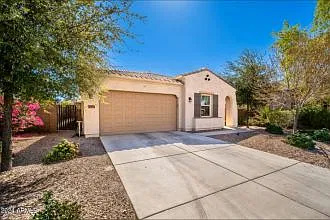 4 bed, 1820 sqft, $3,200 — Photo 2