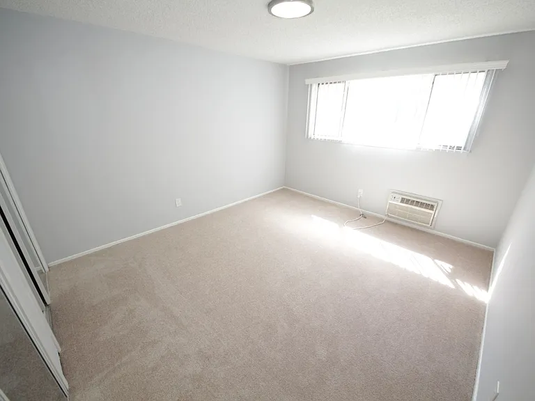 The Royalton Apartments — Photo 16