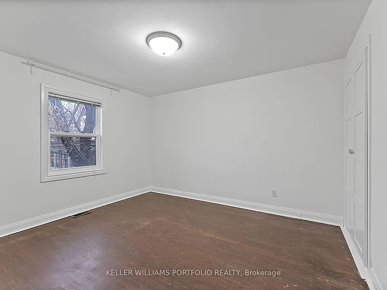 40 Scarboro Cres — Photo 31