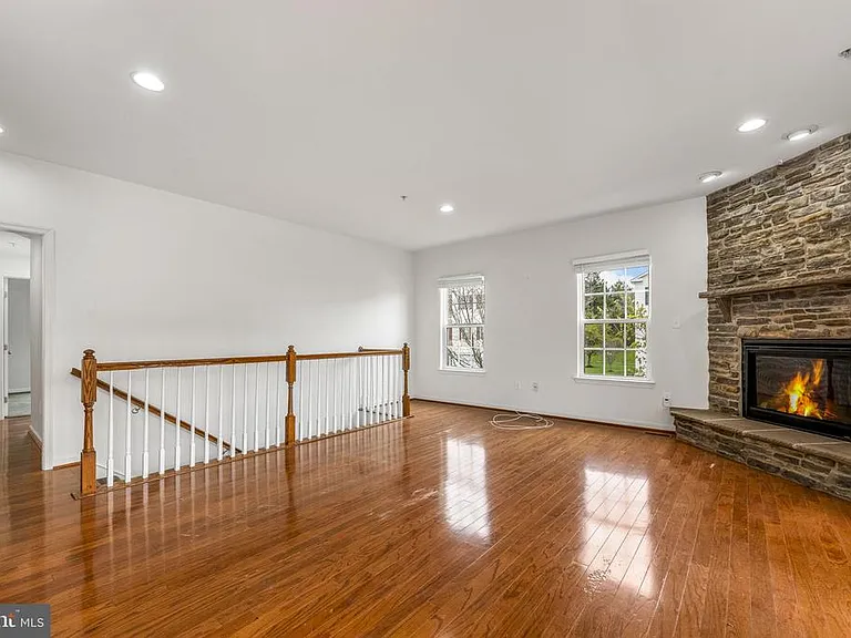 202 Bardel Dr #202 — Photo 9