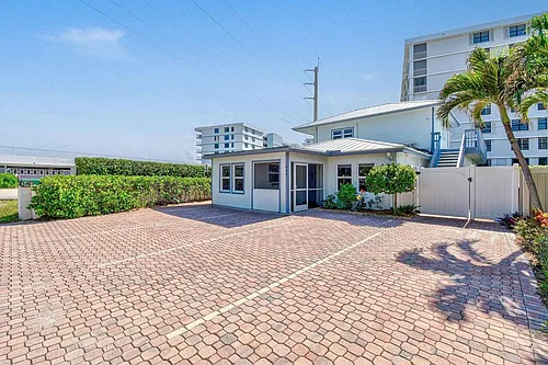 941 Ocean Dr Photo 1