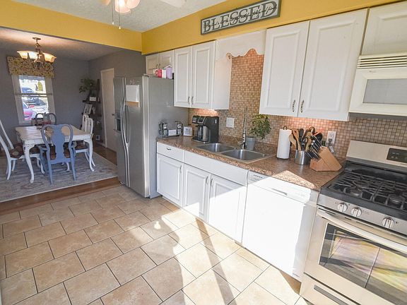 4th image of 4020 Thomas Dr