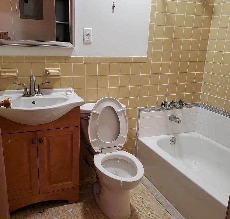 2nd image of 147-61 Grand Central Pkwy