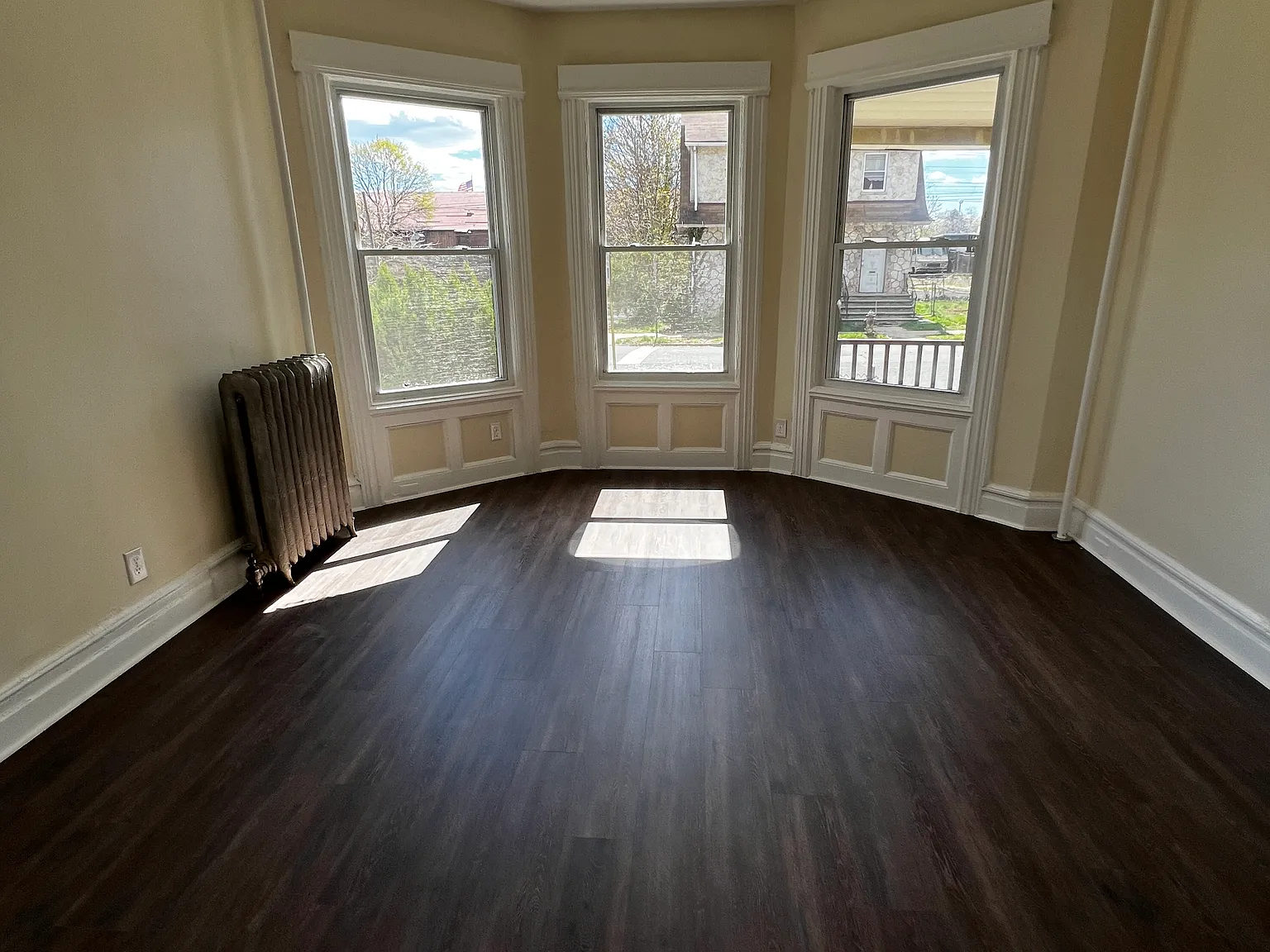 3 bed, 1177 sqft, $2,050 — Photo 2