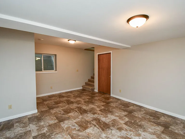 1115 N Duluth Ave — Photo 31