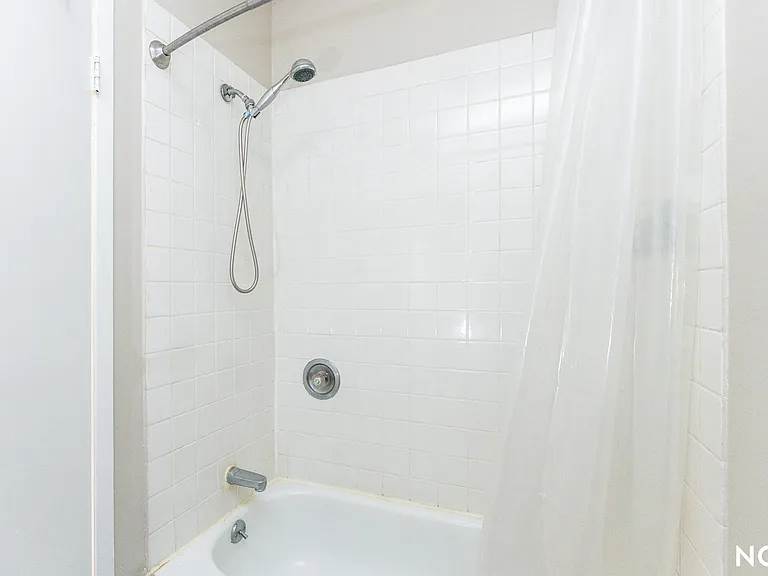 147 9th St #4A — Photo 11