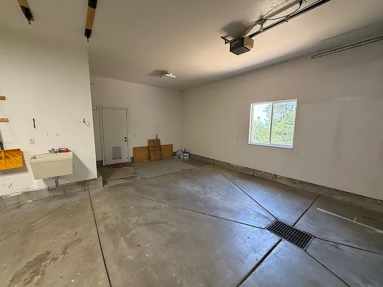 1835 N Beechwood Dr — Photo 30
