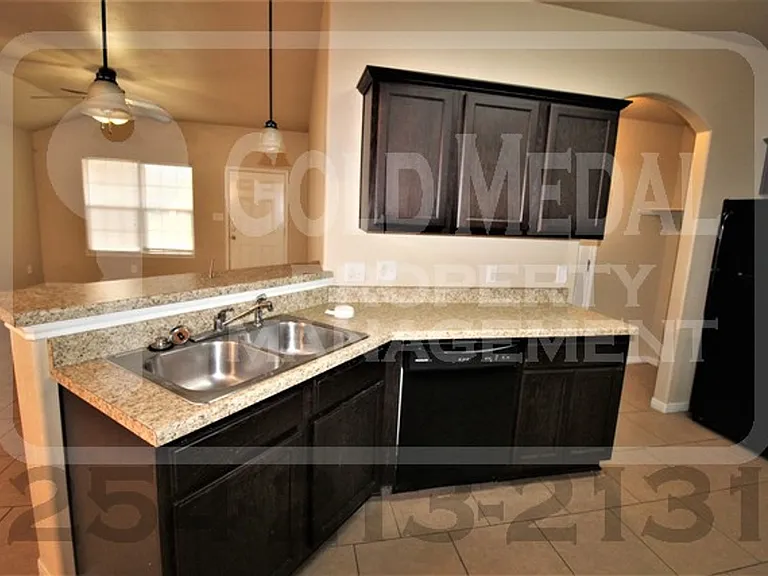 4505 Cambridge Dr — Photo 8
