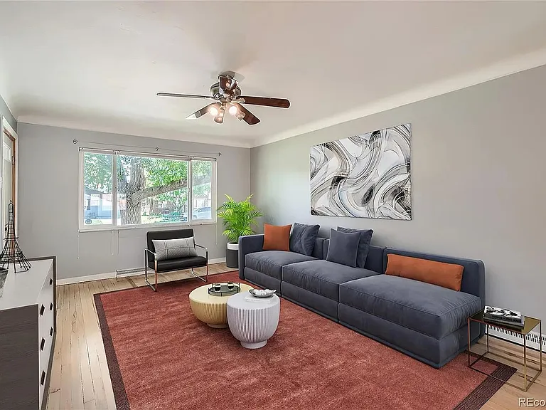 910 Forest St — Photo 2