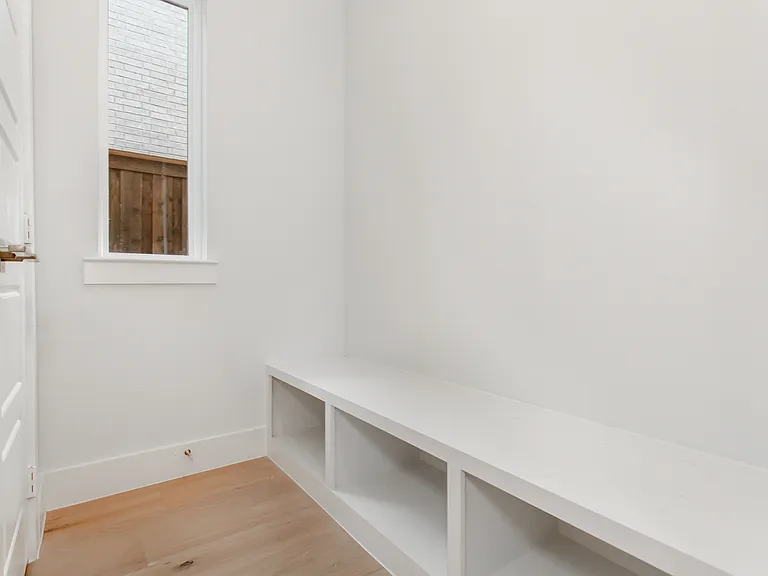917 Protea St — Photo 11
