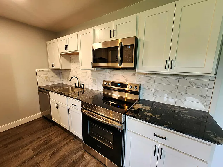105 Herkimer St #28 — Photo 1