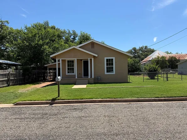 806 Hickory St, Llano, TX 78643
