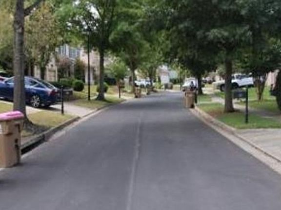 Exterior Neighborhood (street photo)