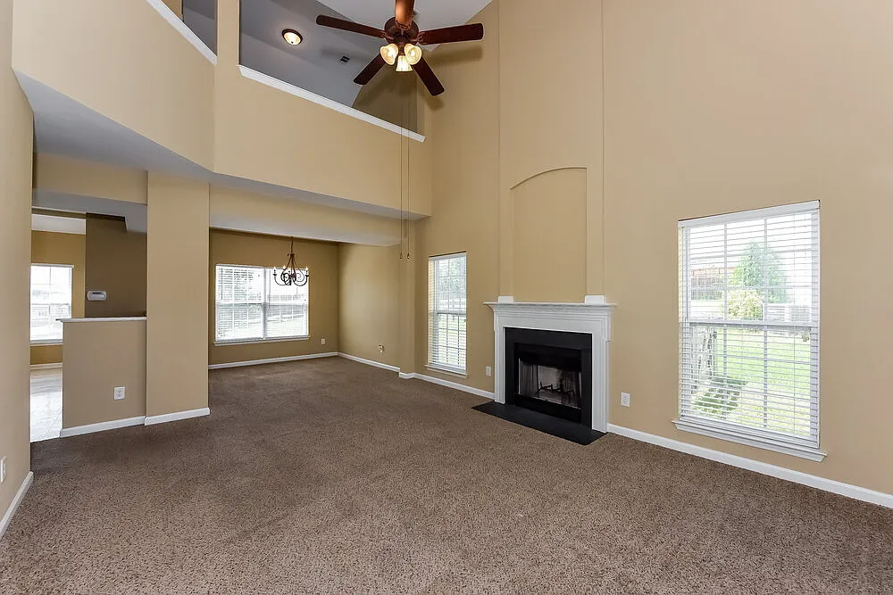 4 bed, 2.5 bath, 2343 sqft, $2,575 — Photo 4