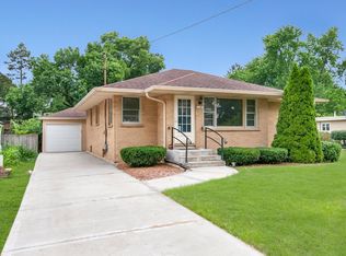 1140 W Galena Blvd, Aurora, IL 60506