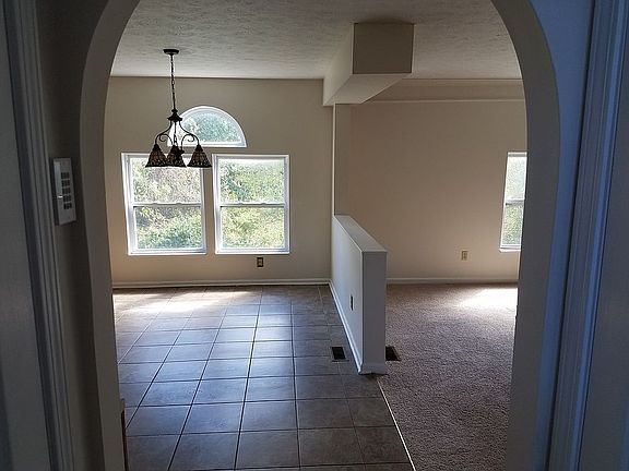 5th image of 20 Kellywood Ct