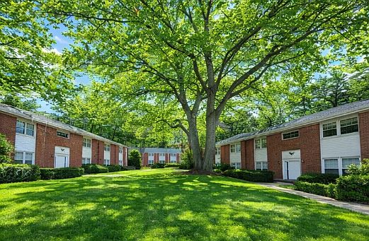4th image of 949 Hopmeadow St #26