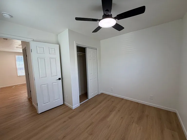 219 S G St — Photo 23
