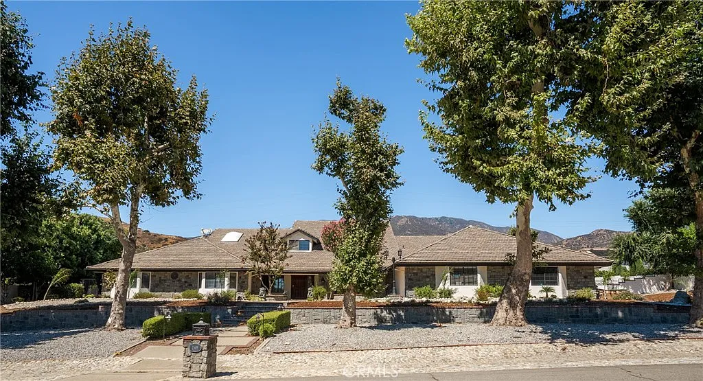 5 bed, 4.5 bath, 5816 sqft, $9,750 — Photo 1
