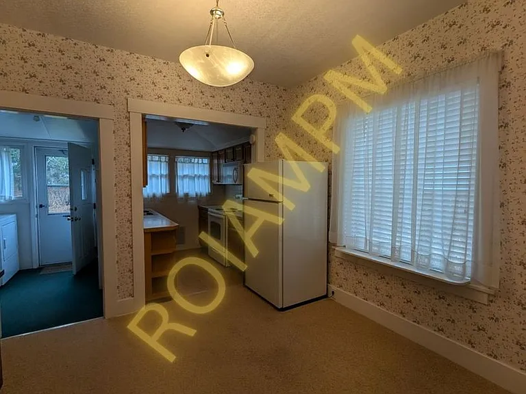1410 Maple Ave — Photo 3