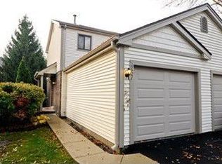 257 E Forest Knoll Dr, Palatine, IL 60074