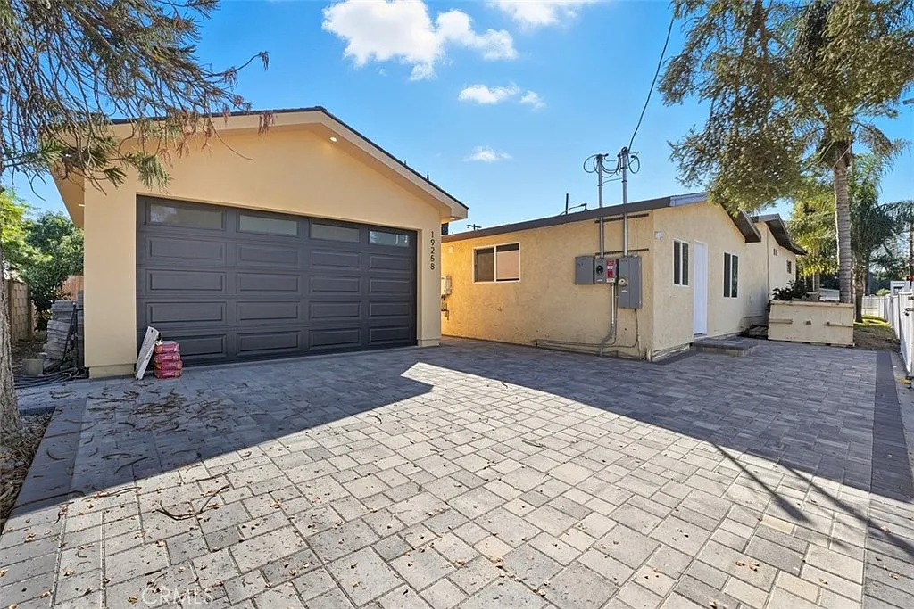 1 bed, 1.5 bath, 450 sqft, $1,950 — Photo 4