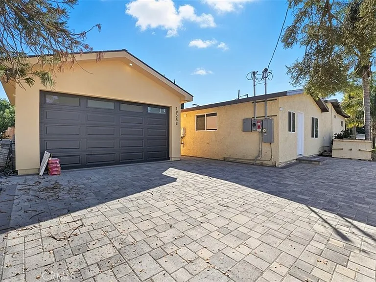 7960 Tampa Ave — Photo 4