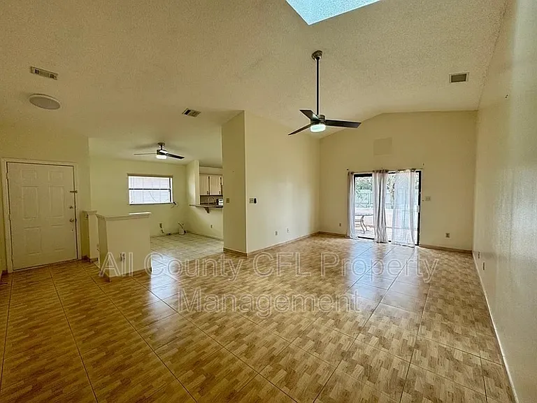 2911 Woolridge Dr — Photo 3