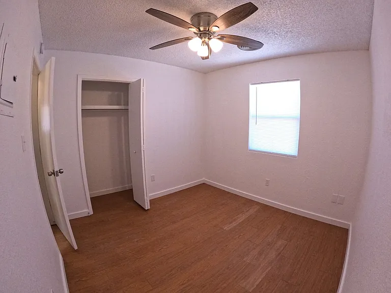 2509-2511 Pecan Dr — Photo 9