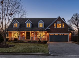 553 Sandbrooke Ct, Waterloo, ON N2T 2H4