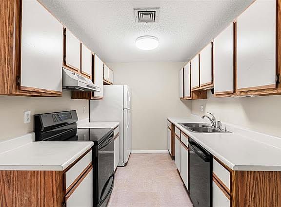 5th image of 15-23 Blackstone Dr #15-23