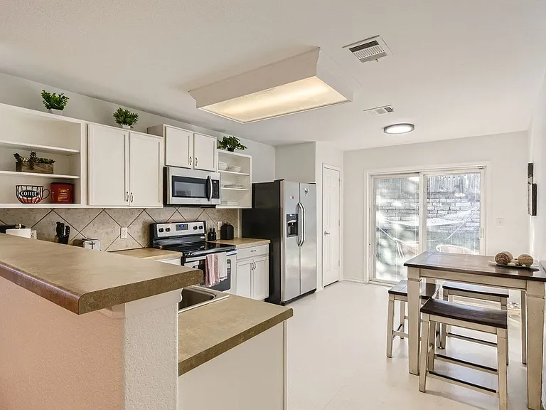 7012 Encanto Trl — Photo 7