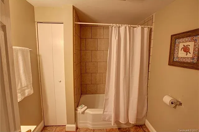 115 Harrison Dr — Photo 7