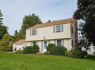 12 Sandhurst Dr, West Hartford, CT 06107