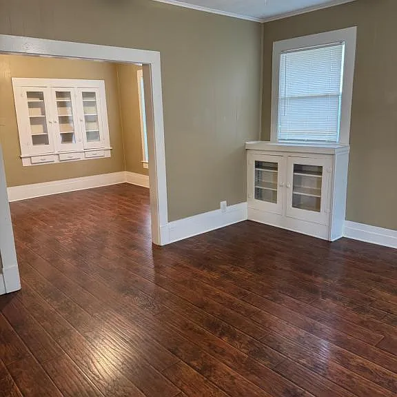 313 E Lloyd St — Photo 6
