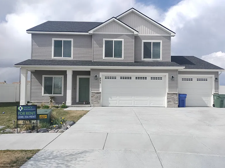 835 S 2380 W — Photo 2