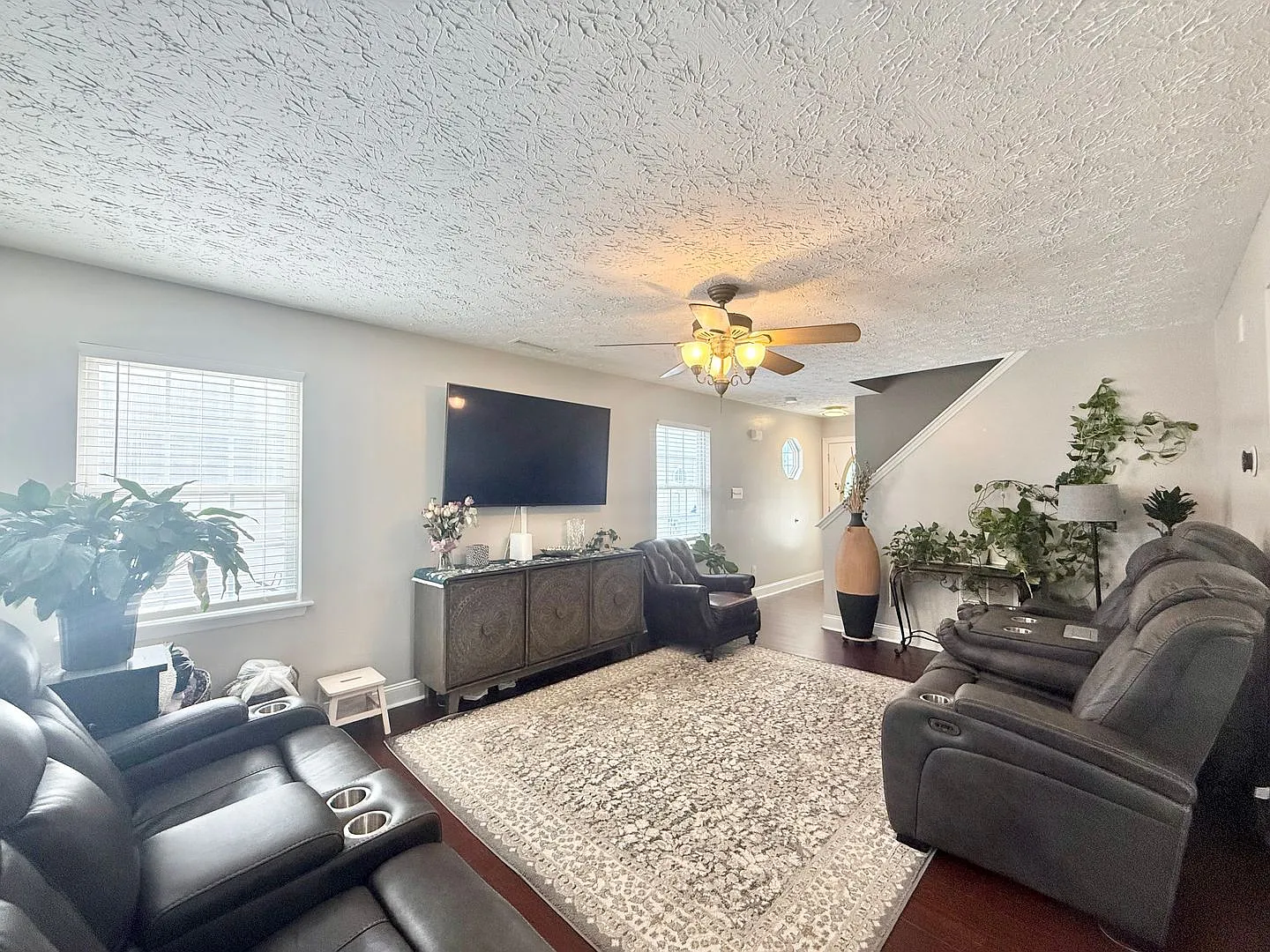 **Offering Refundable Application Fees** Charming 3bd, 2.5ba Raleigh Home With A Fenced Yard With... — Photo 3