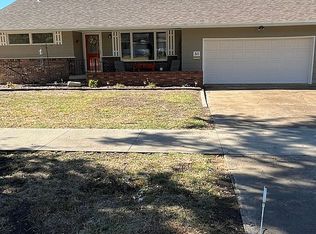 311 S Carbon St, Girard, KS 66743