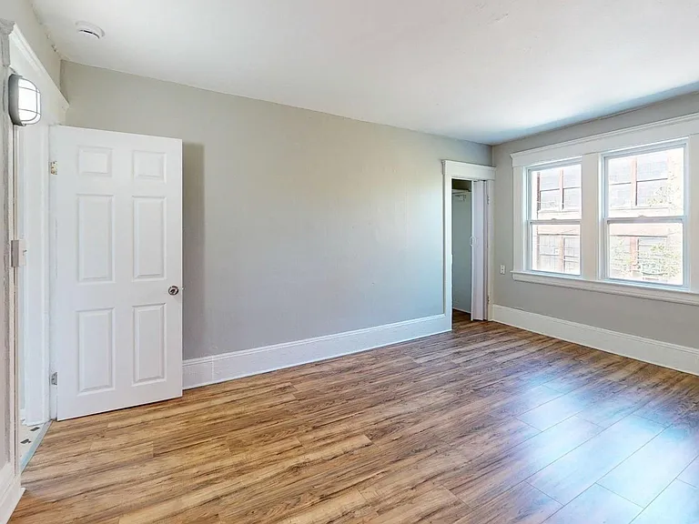 3149 W 32nd St — Photo 34