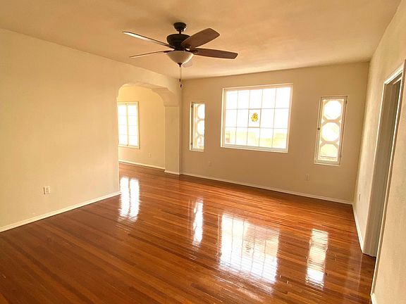 3rd image of 1259 N Flores Ave APT D1