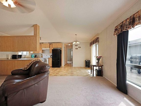 4th image of 51 Meadowplace Cres E
