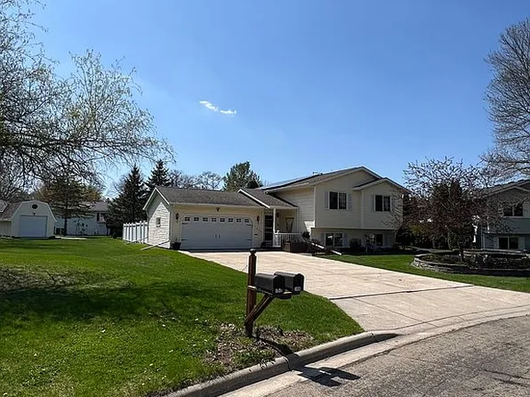 1950 Greenwood Dr NE, Owatonna, MN 55060