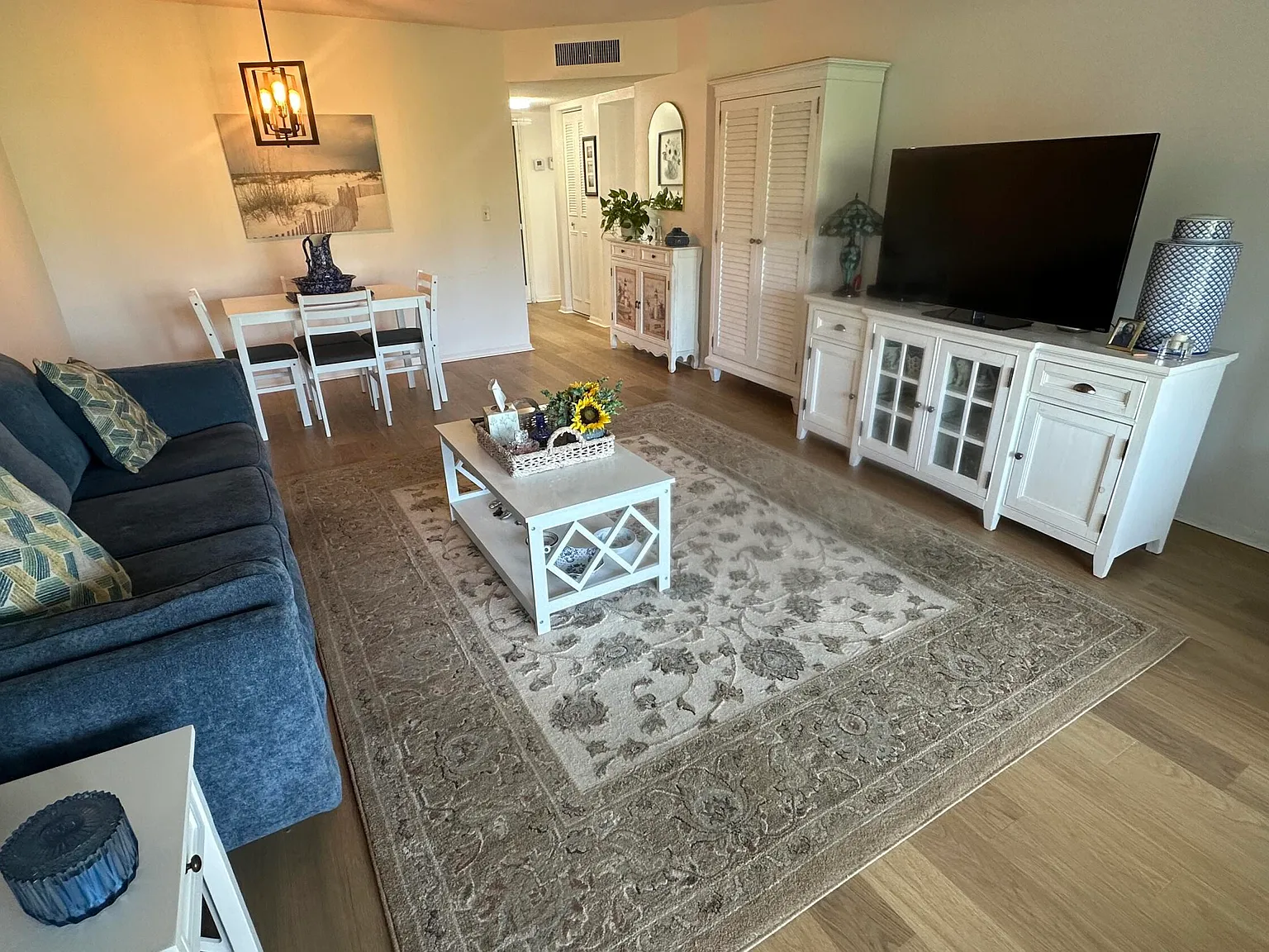 1 bed, 1.5 bath, 986 sqft, $1,900 — Photo 4