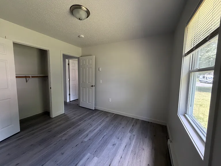 4 York Ct — Photo 8