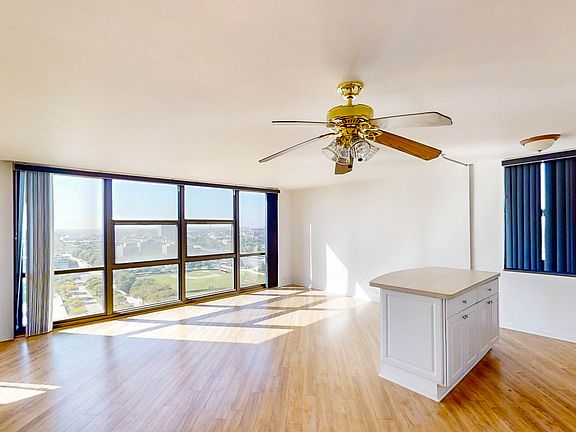 5th image of 2901 S Michigan Ave APT 1805