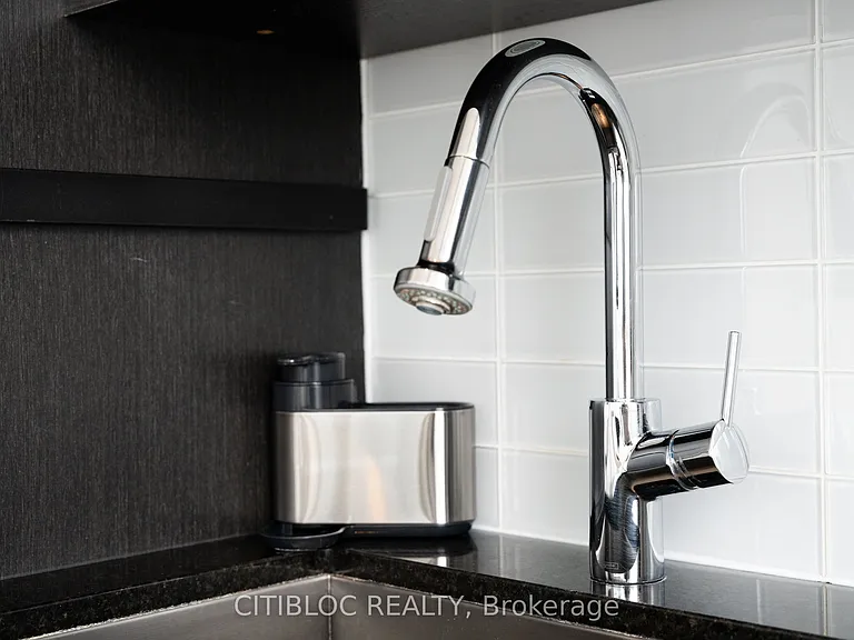 30 Nelson St #2807 — Photo 33